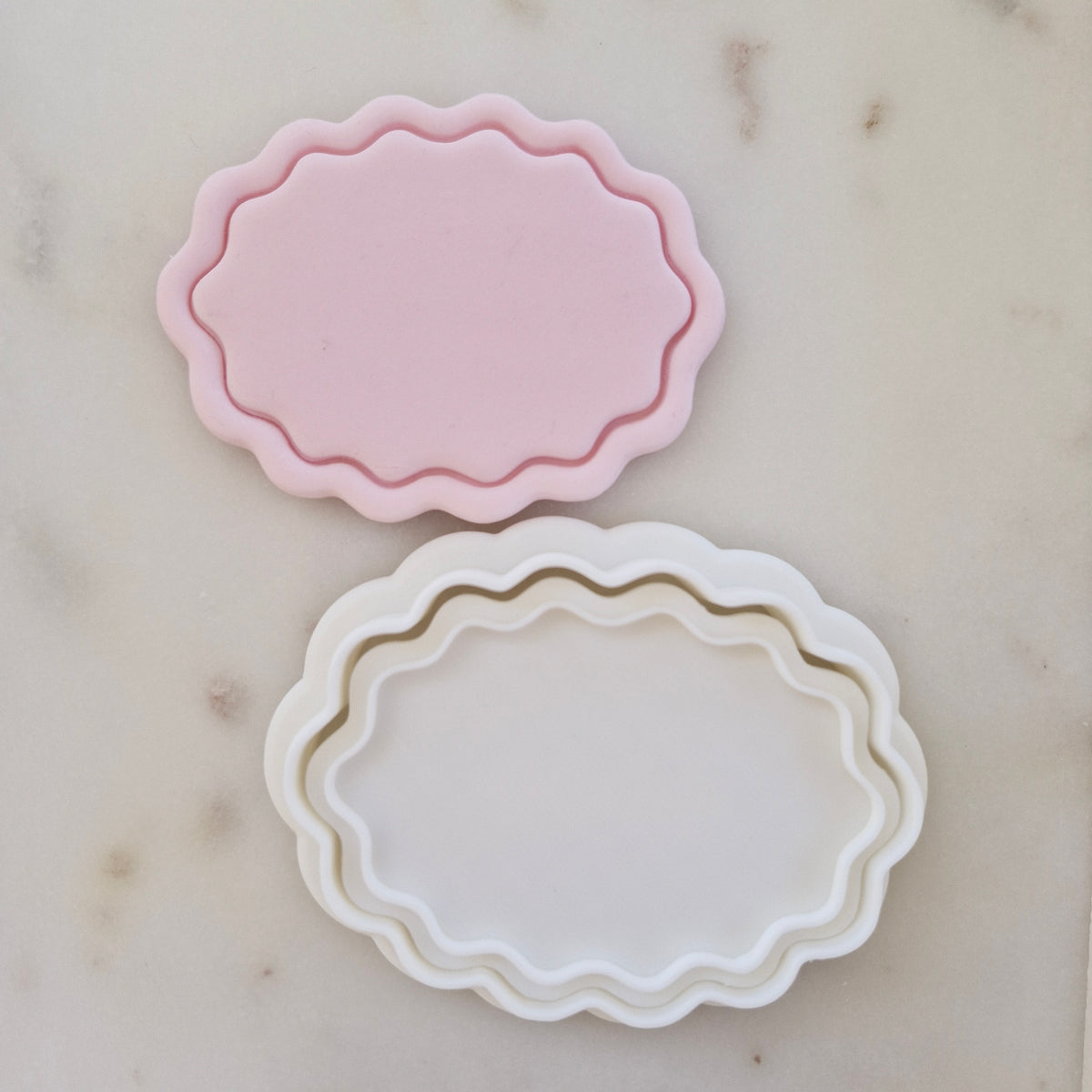 Wavy Frames Set Cookie Cutter and Stamp wavy oval frame Wavy Oval Frame Cookie Cutter and Stamp zoomed out