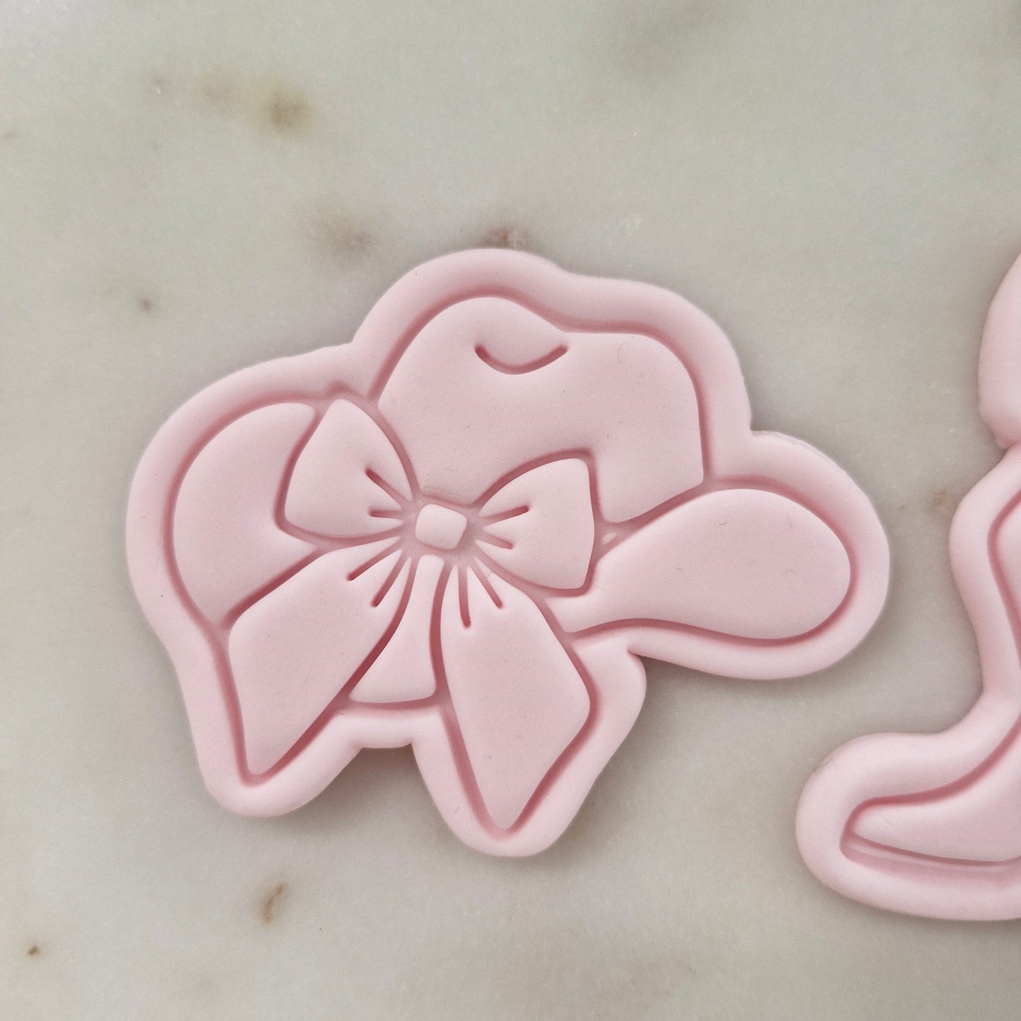 Cowgirl Hat with Bow Cookie Cutter and Stamp zoomed in 