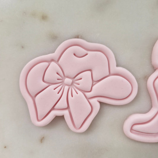 Cowgirl Hat with Bow Cookie Cutter and Stamp zoomed in 