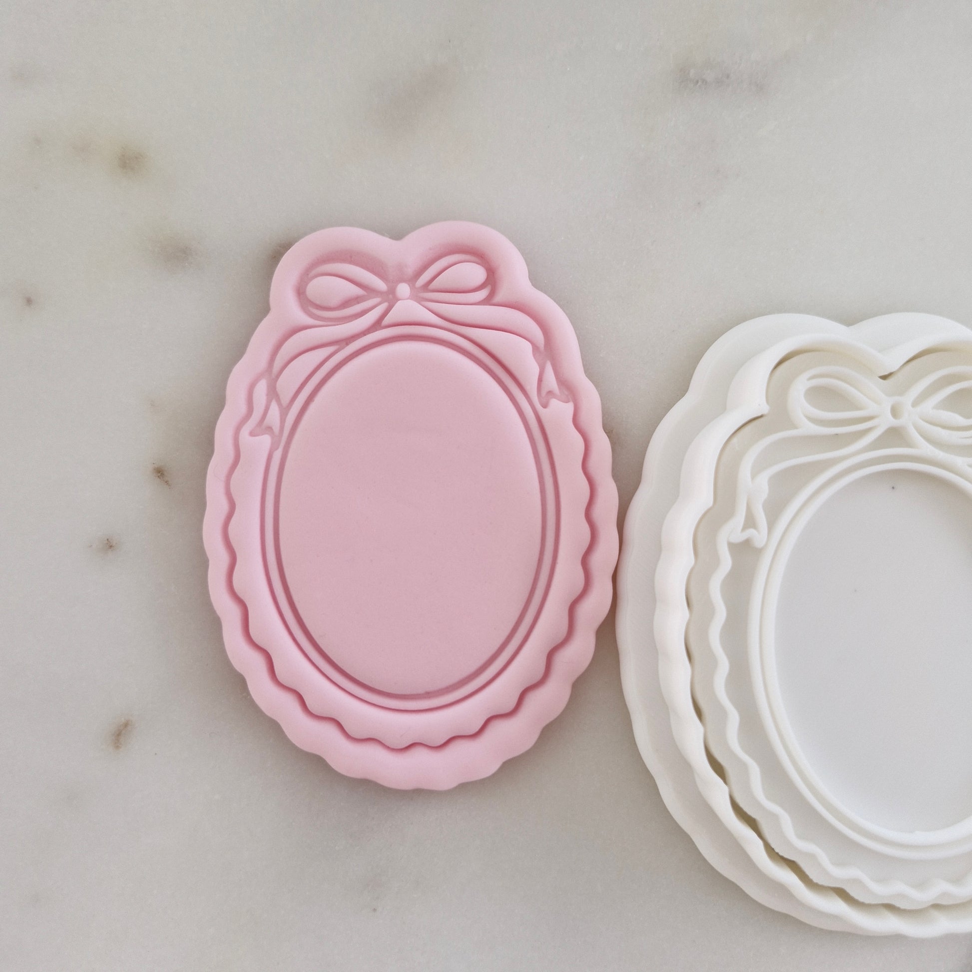 Oval Frame with Bow Cookie Cutter and Stamp zoomed in