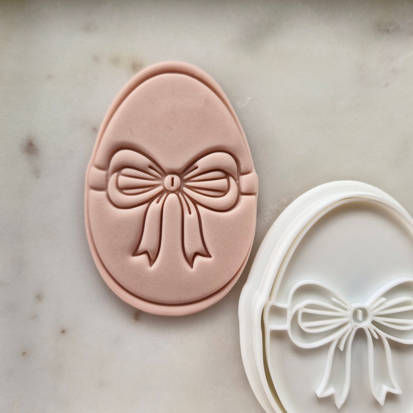 Egg with Skinny Bow Cookie Cutter and Stamp - Baking tool