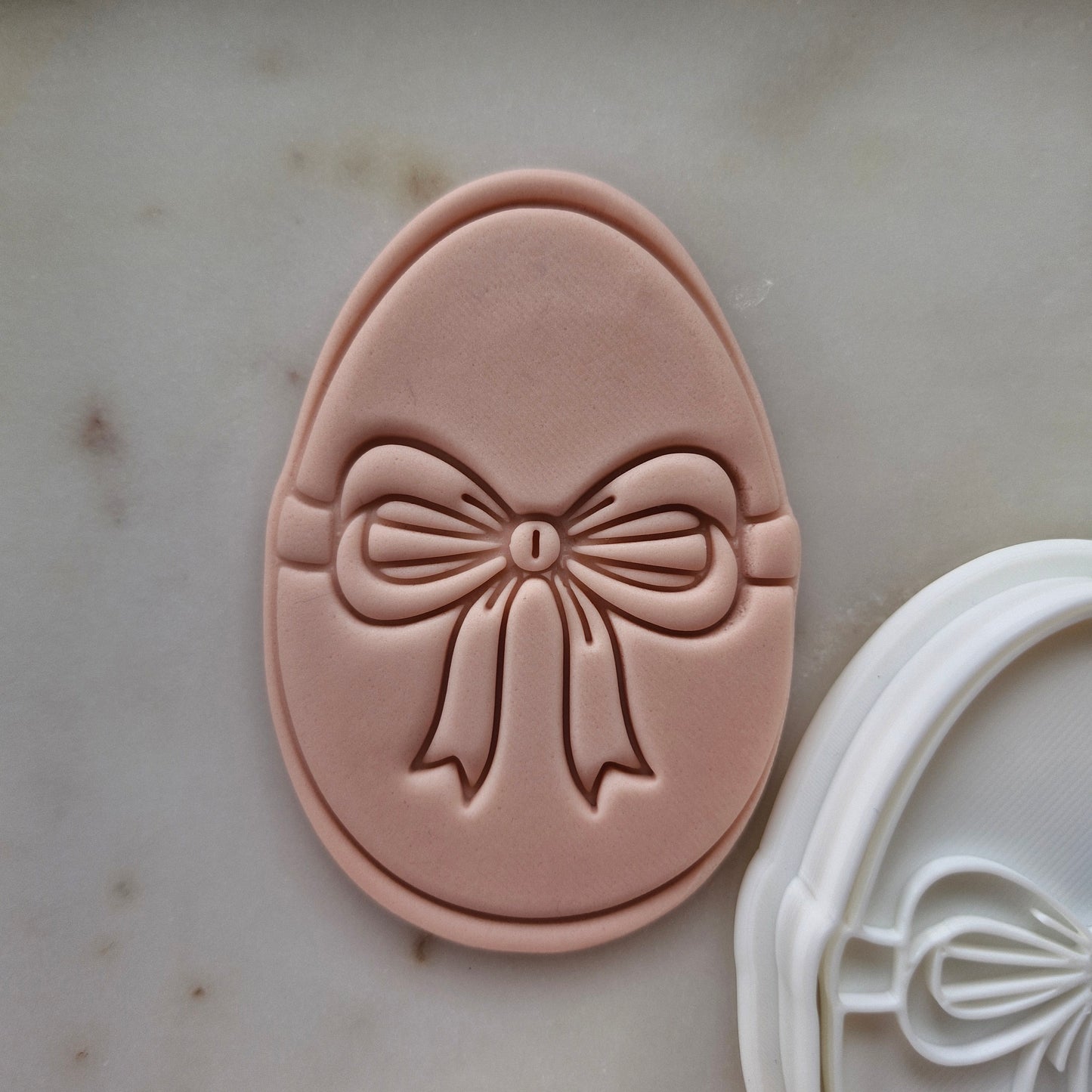 Egg with Skinny Bow Cookie Cutter and Stamp - Baking tool