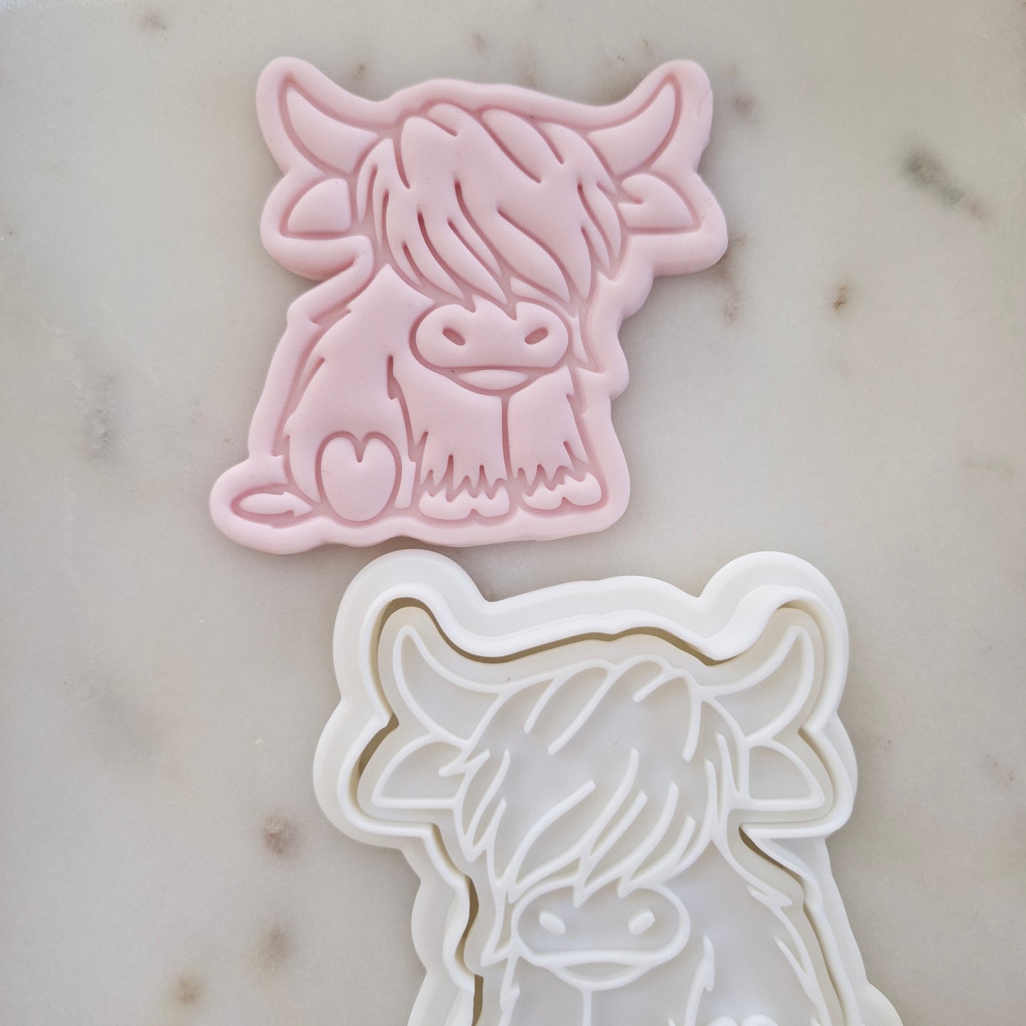 Sitting Highland Cow Cookie Cutter and Stamp zoomed out