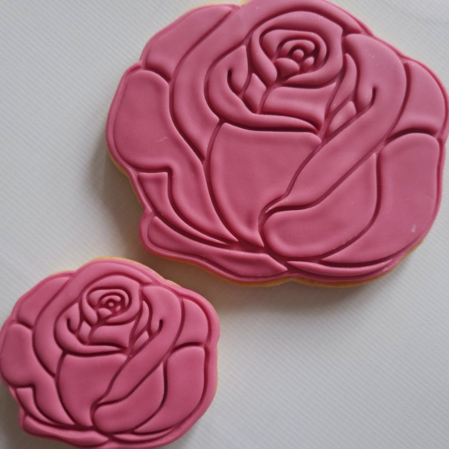 rose flower cookie cutter and stamp sugar cookie in small and big size in red, on white background