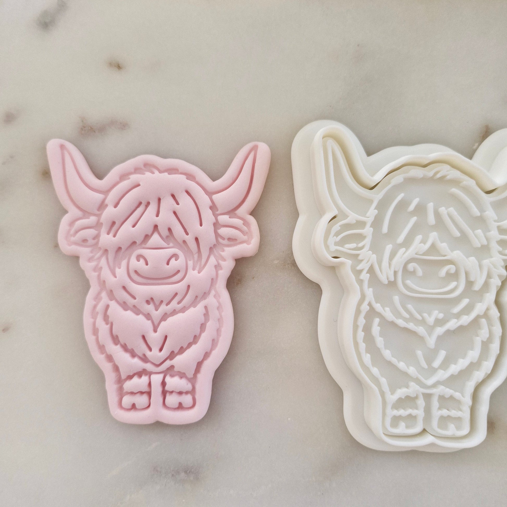 Standing Highland Cow Cookie Cutter and Stamp zoomed out
